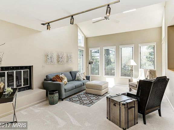 4th image of 1010 Moss Haven Ct