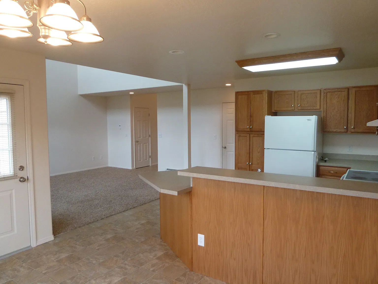 3 bed, 2.5 bath, 1540 sqft, $2,100 — Photo 3