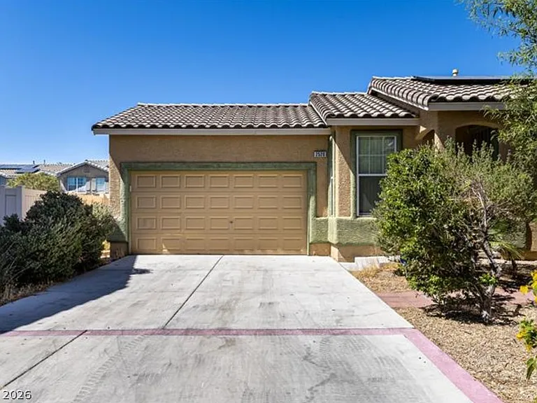 2520 Bottle Palm Ct — Photo 2