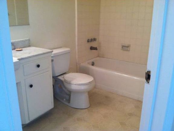 5th image of 3009 Kellogg St APT D
