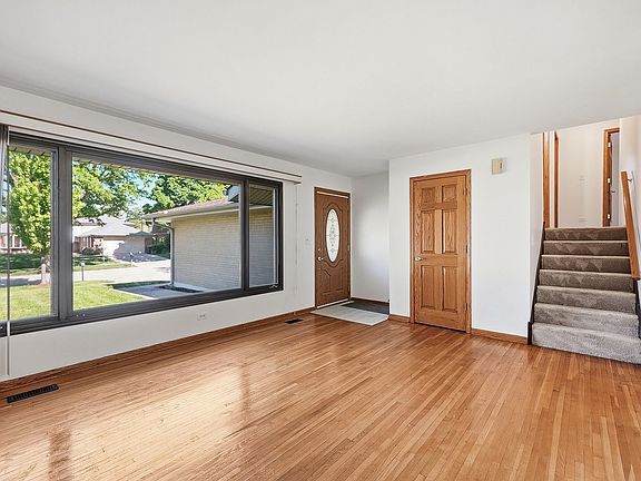 3rd image of 1432 Schramm Dr