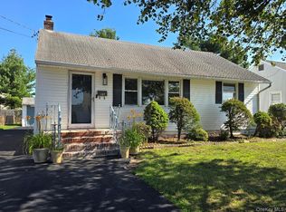 107 Nevada St, Hicksville, NY 11801