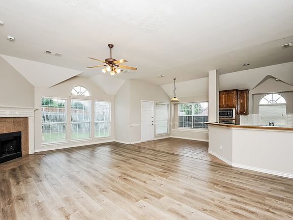 3rd image of 7517 Creek Meadow Dr