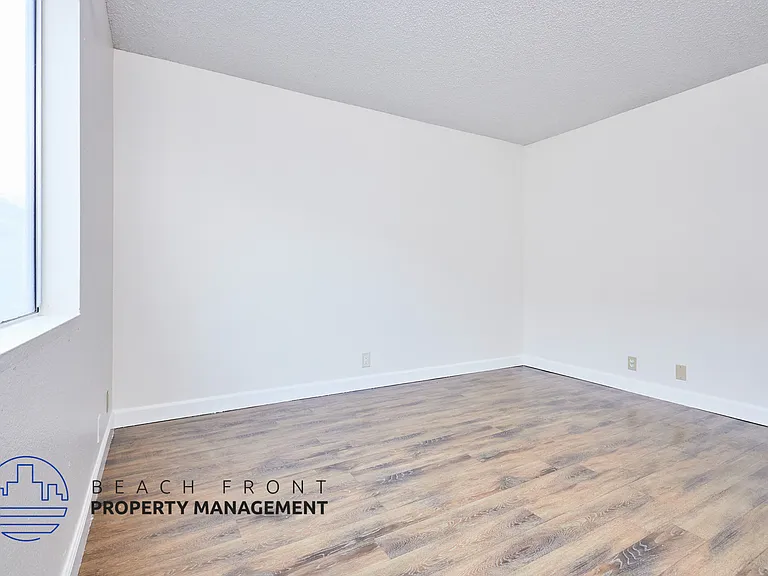 744 Rose Ave. — Photo 14