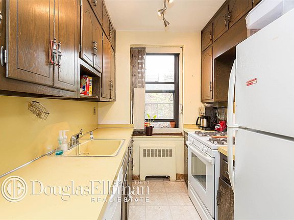 4th image of 32-22 91st St #603