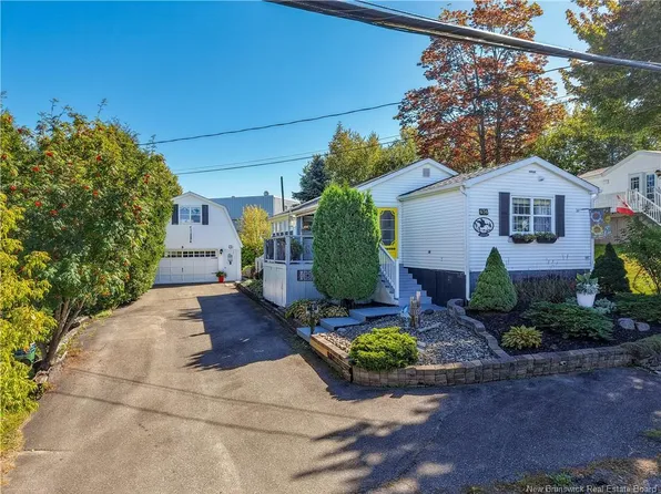 636 Barclay Loop, Fredericton, NB E3B 7L8