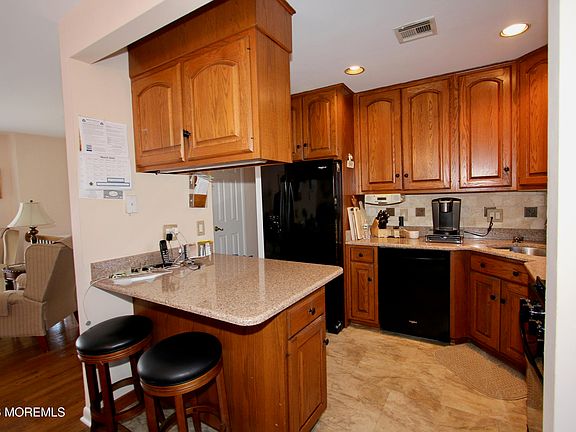 4th image of 102 Hawthorne Avenue