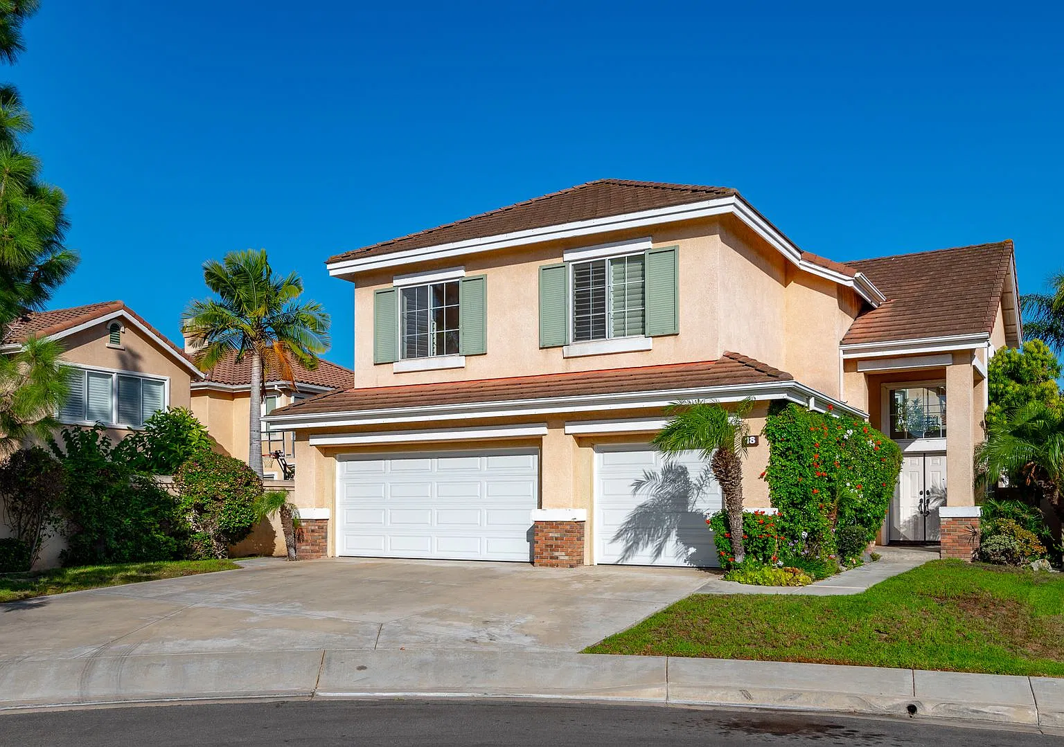 4bd/3ba/3 Garage Two Story Single Family House For Rent — Photo 2