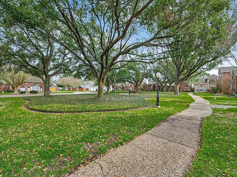 6635 Queensclub Dr — Photo 9