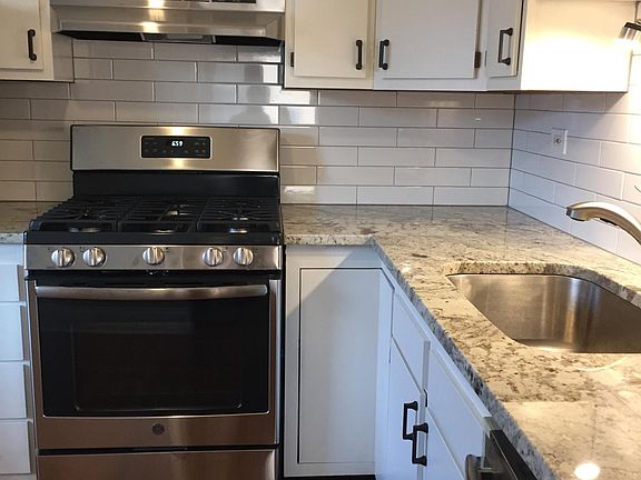 3rd image of 215 Sagamore Ct
