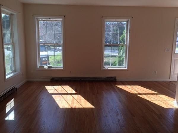 2nd image of 226 Main St APT 2