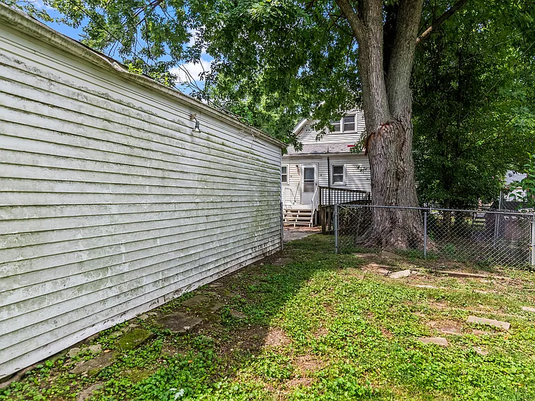 1220 N Bond St — Photo 27