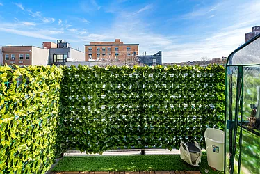 Rented by Rennit Inc.