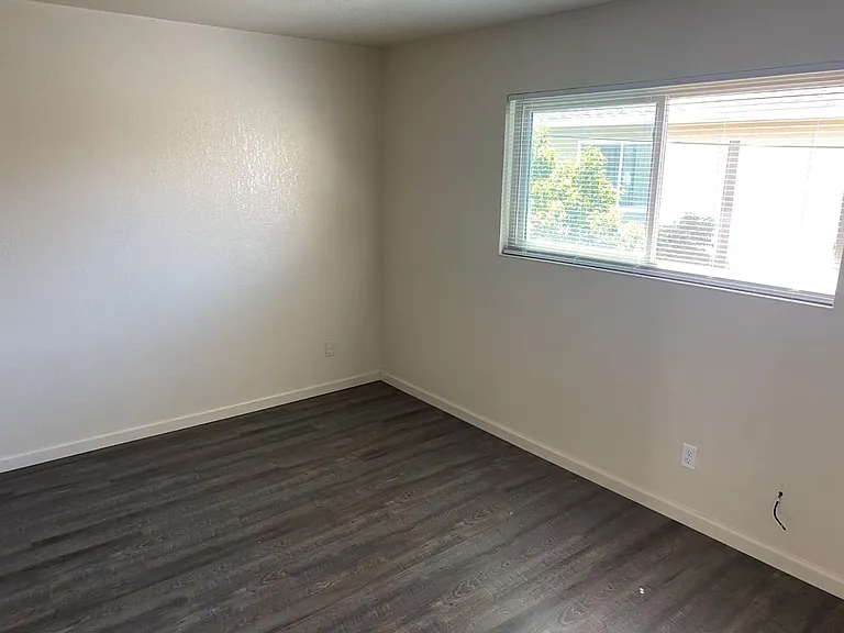 Spacious Townhome in Desirable Fairfield Area — Photo 11