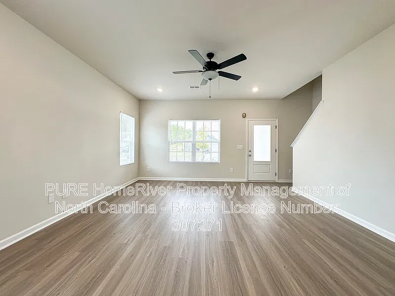 3 bed, 2.5 bath, 1742 sqft, $1,835 — Photo 2