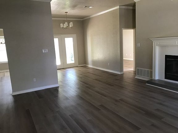 3rd image of 4707 Oxford Dr