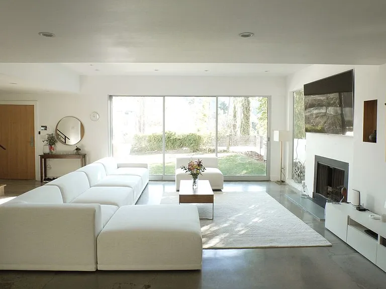 2690 Zorada Dr — Photo 12