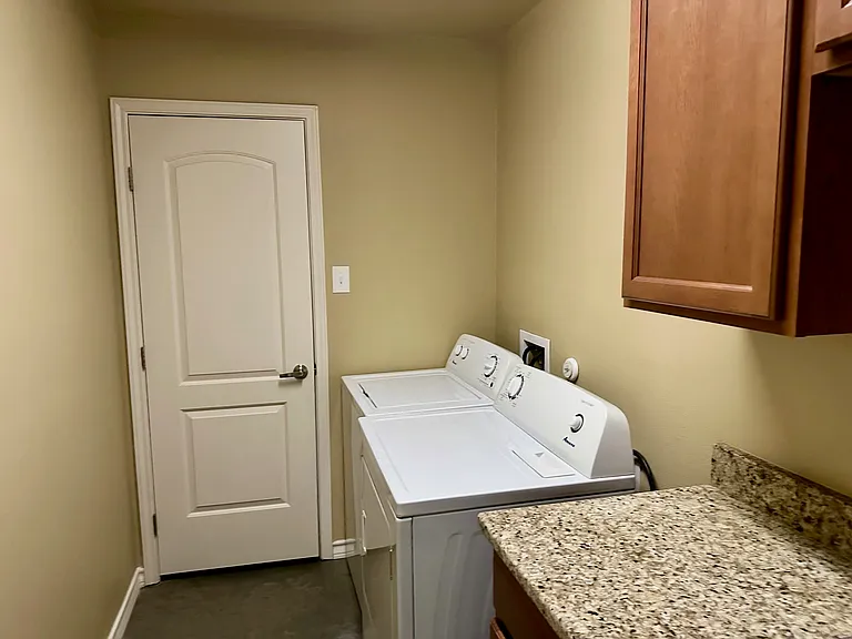 1400 Clyde St #B — Photo 17