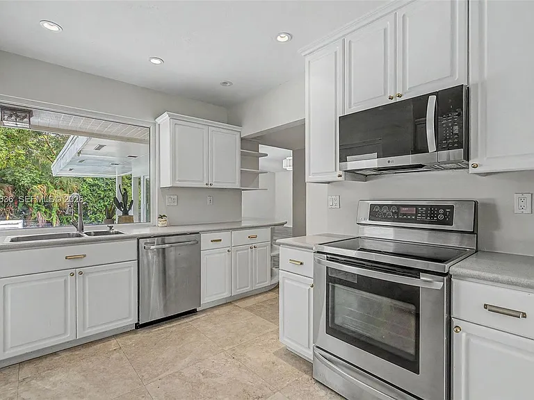 15540 SW 82nd Ct — Photo 8