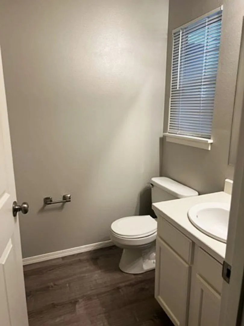 $500 Off First Month's Rent Fully Renovated Renton Highlands 3-Bedroom, 2.5 Bath, 1234asf Townhome. — Photo 3