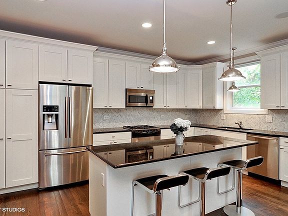 2nd image of 2629 N Southport Ave #1