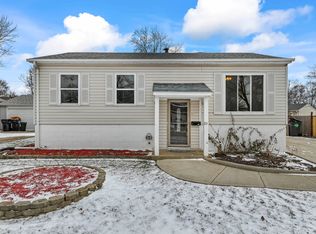 215 Mayfield Dr, Streamwood, IL 60107