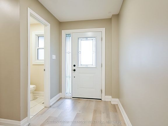 5th image of 33 B Cundles Rd E
