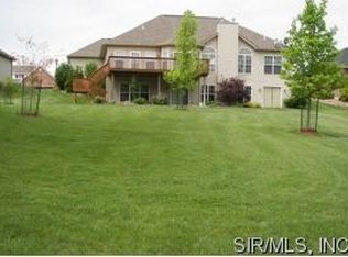 2818 Woodfield Dr, Maryville, IL 62062