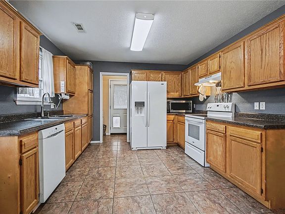 5th image of 340 W Circle Dr