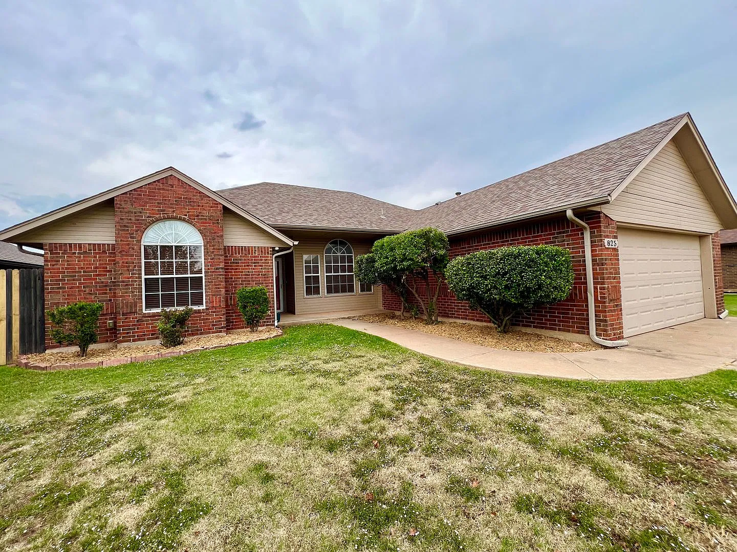 Available Now! Charming Home in East Moore — Photo 1