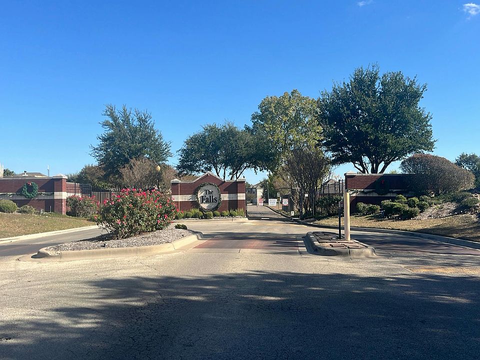 2nd image of 2004 Flagstaff Dr
