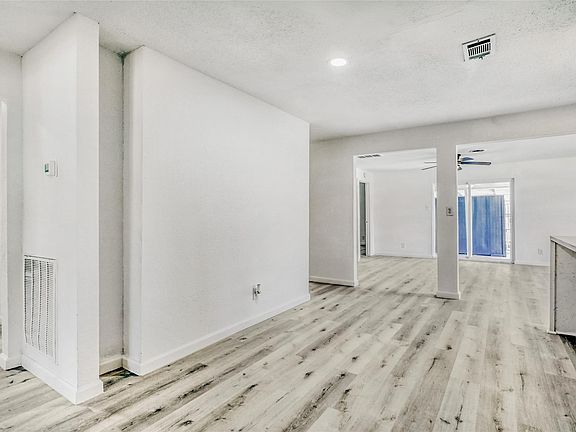 5th image of 4843 Bricker St