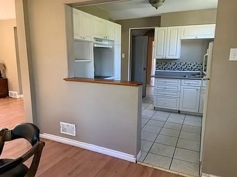 1254 Lakeshore Rd — Photo 4