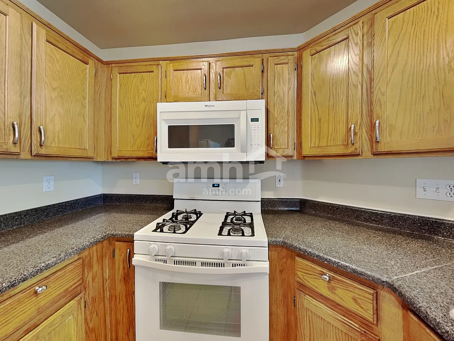 3 bed, 2.5 bath, 2090 sqft, $2,220 — Photo 3