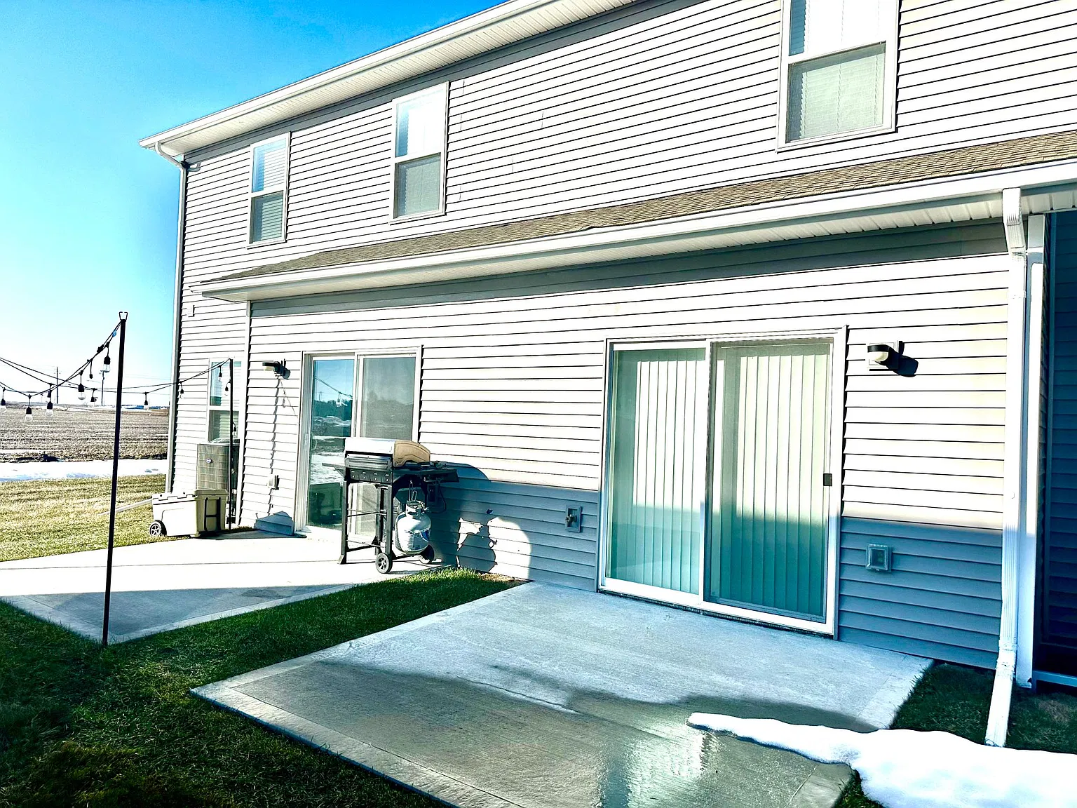 3 bed, 2.5 bath, 1631 sqft, $1,950 — Photo 3