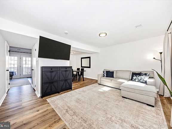 5th image of 8796 Discovery Blvd
