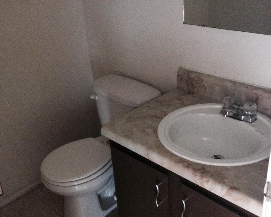 2nd image of 1005 NW Summercrest Blvd APT B