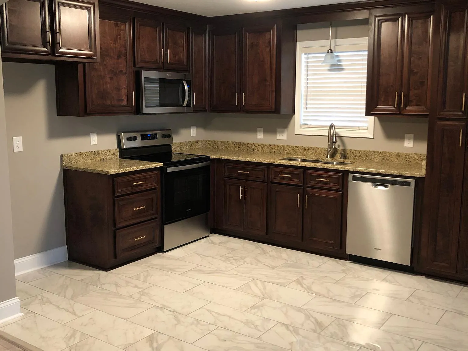 105 Tahoe Ln — Photo 2