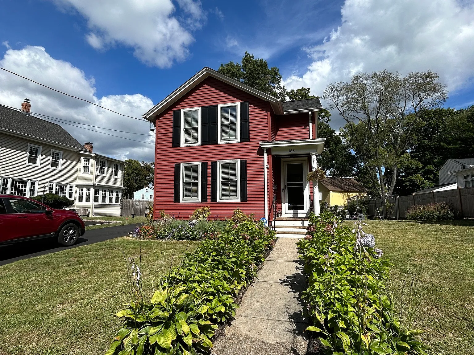 3 bed, 1.5 bath, 1390 sqft, $3,800 — Photo 2
