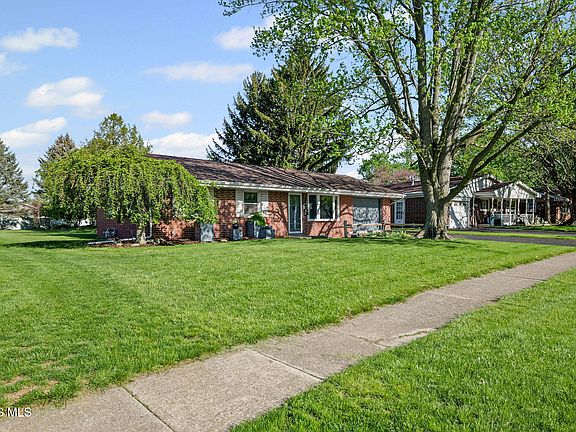2nd image of 1820 Gayle Ln