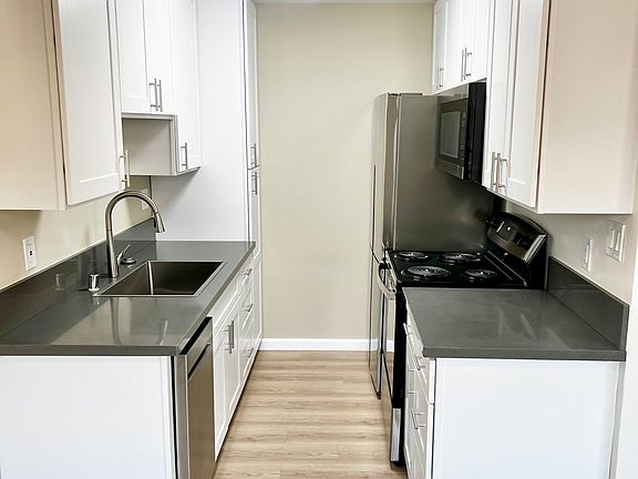 5th image of 502 N Elena Ave APT 4