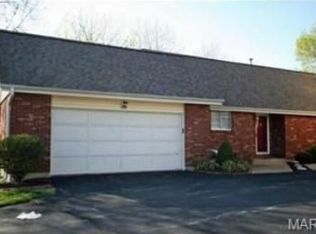 371 Windsor Pl, Saint Peters, MO 63376