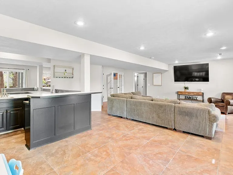 840 E Gaslight Dr — Photo 21