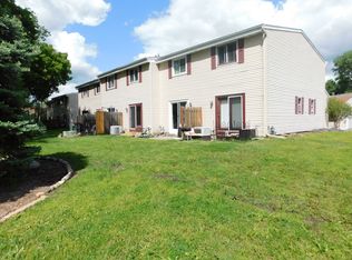 821 Woodgate Dr #201, Vadnais Heights, MN 55127