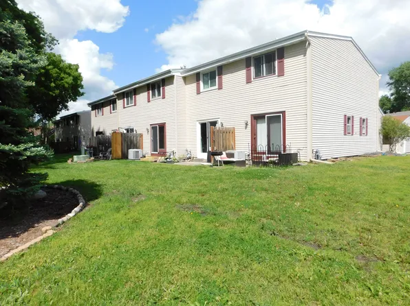 821 Woodgate Dr #201, Vadnais Heights, MN 55127