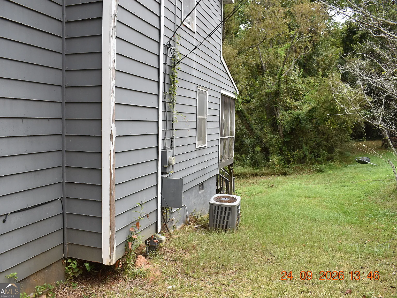 2 bed, 1.5 bath, 1120 sqft, $1,050 — Photo 2
