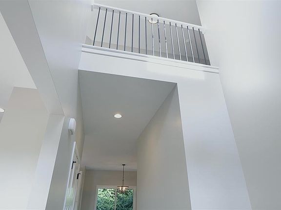 3rd image of 414 Luann Kay Ln
