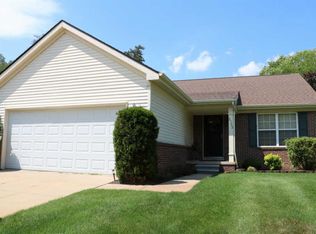 2733 Signature Cir, Pinckney, MI 48169