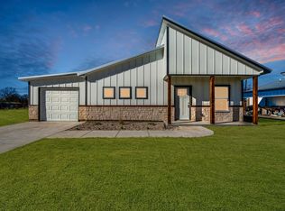 911 E Chad St, Whitney, TX 76692