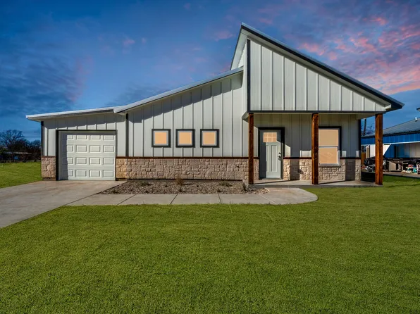 911 E Chad St, Whitney, TX 76692